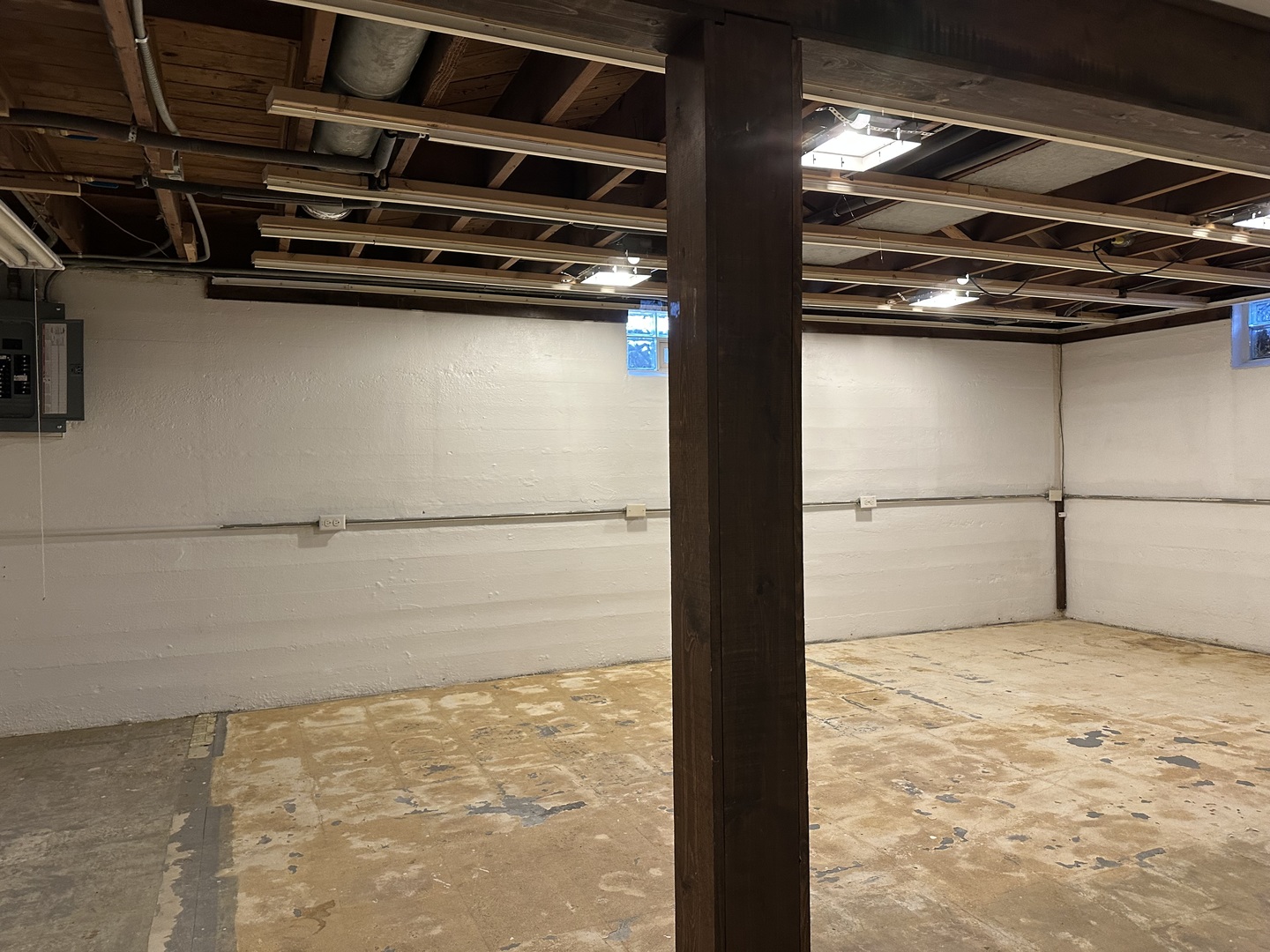 1195 South Myrtle Avenue Kankakee, IL 60901 - Photo 31 of 38 a view of an empty room