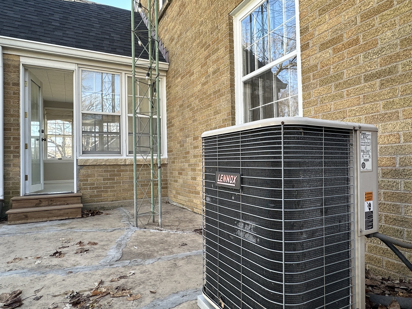 1195 South Myrtle Avenue Kankakee, IL 60901 - Photo 37 of 38 a view of a door with a window