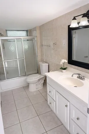 $1,800 | 5495 Northwest 10th Court, Unit 104, Plantation, FL 33313