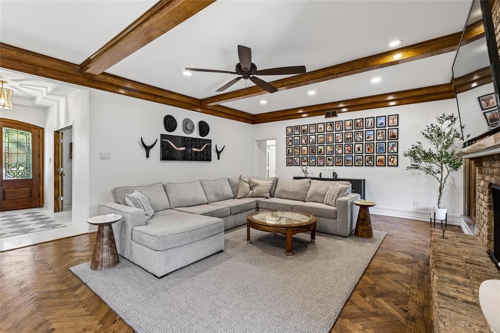 7108 Hunters Ridge Drive Dallas, TX 75248 - Photo 11 of 40 Gallery Image 11