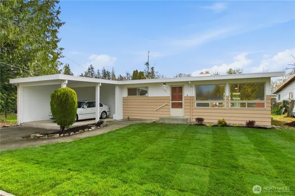 a view of a house with backyard sitting area and garden