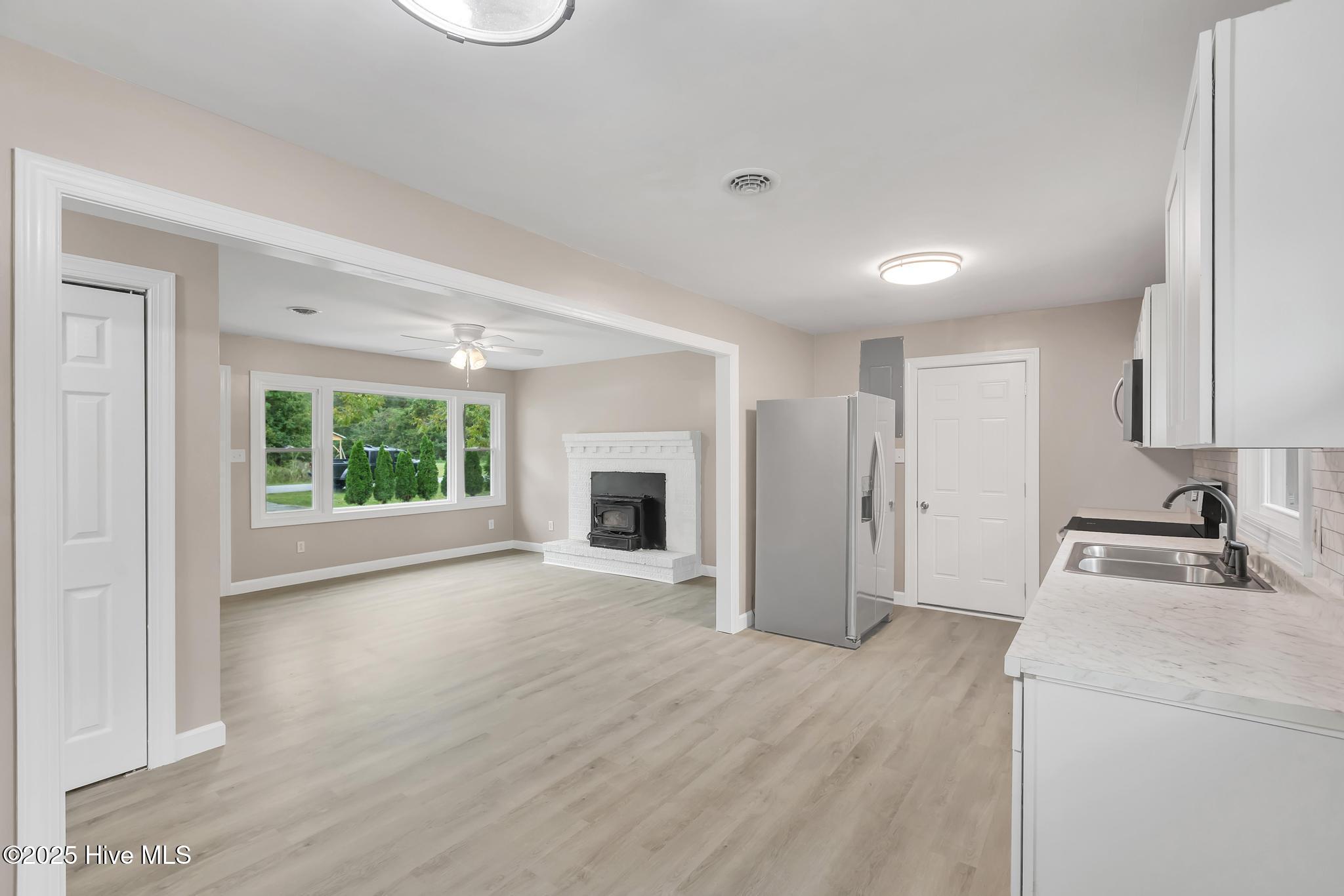 175 Kellumtown Road Hubert, NC 28539 - Photo 13 of 23 Dining Rm:kitchen:Liv Rm