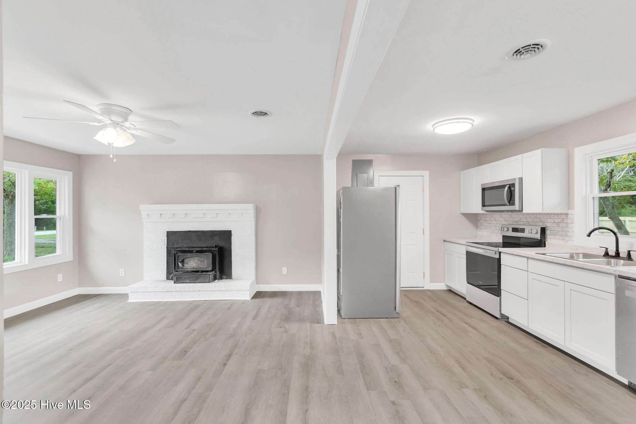 175 Kellumtown Road Hubert, NC 28539 - Photo 8 of 23 Living Rm:Kitchen