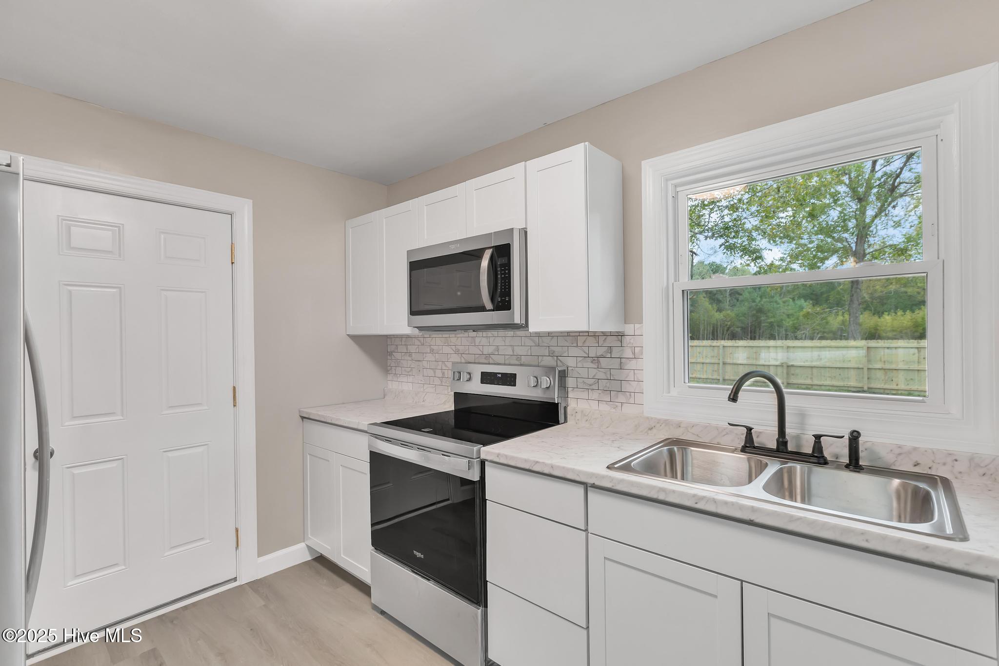 175 Kellumtown Road Hubert, NC 28539 - Photo 10 of 23 Kitchen (2)