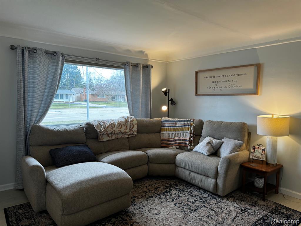 8948 Merriman Road Livonia, MI 48150 - Photo 4 of 31