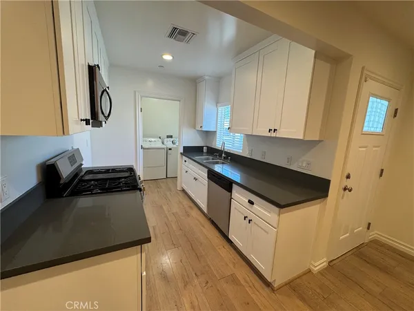 $3,700 | 2304 North Catalina Street, Burbank, CA 91504