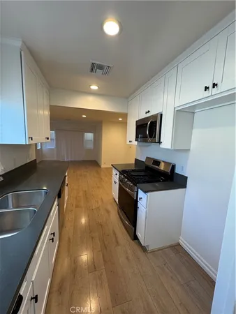 $3,700 | 2304 North Catalina Street, Burbank, CA 91504