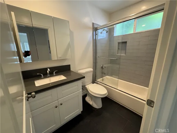 $3,700 | 2304 North Catalina Street, Burbank, CA 91504