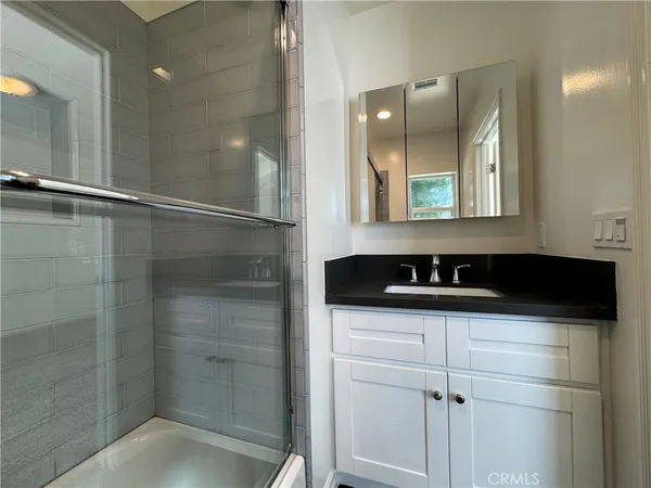 $3,700 | 2304 North Catalina Street, Burbank, CA 91504