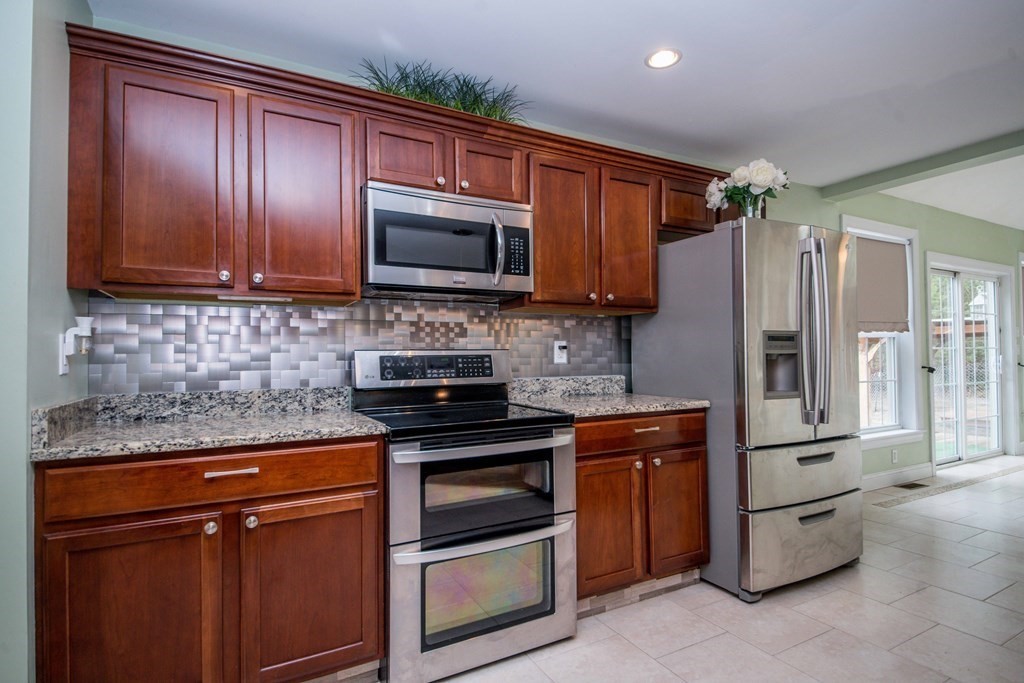 43 Canedy Street Wareham, MA 02576 - Photo 7 of 38