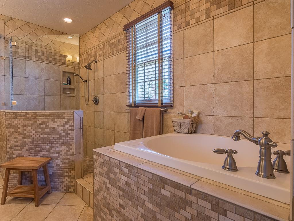 142 Harbor View Road Butler, TN 37640 - Photo 14 of 36 Master Bath