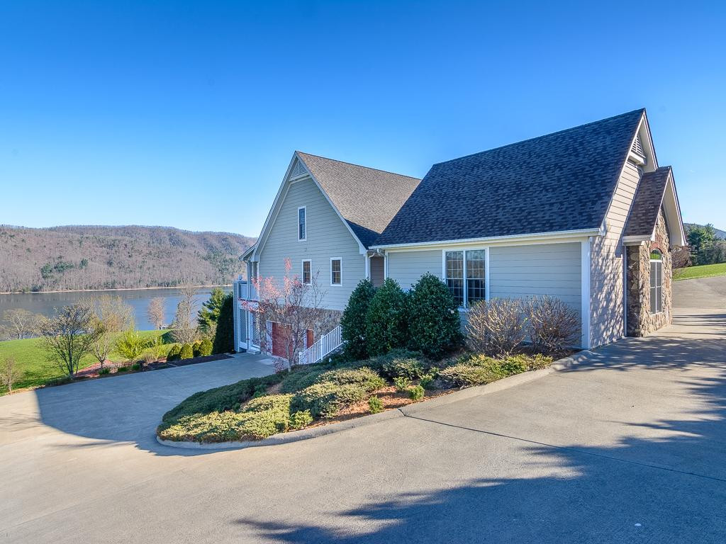 142 Harbor View Road Butler, TN 37640 - Photo 32 of 36 Side