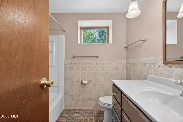 $315,000 | 96 Vosburgh Road, Poestenkill, NY 12018