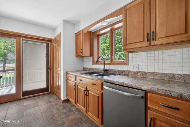 $315,000 | 96 Vosburgh Road, Poestenkill, NY 12018