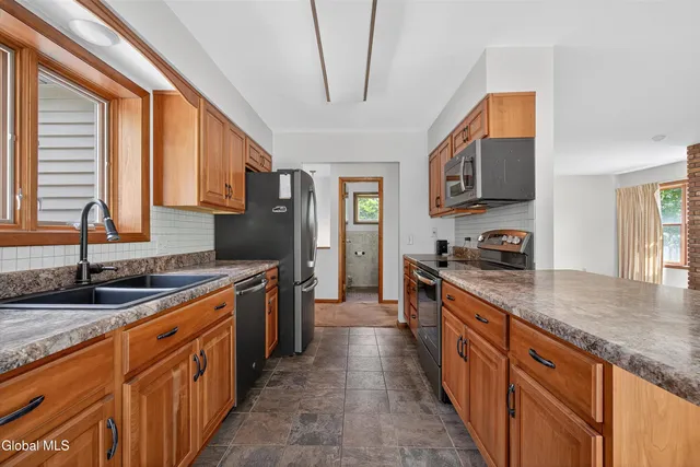 $315,000 | 96 Vosburgh Road, Poestenkill, NY 12018