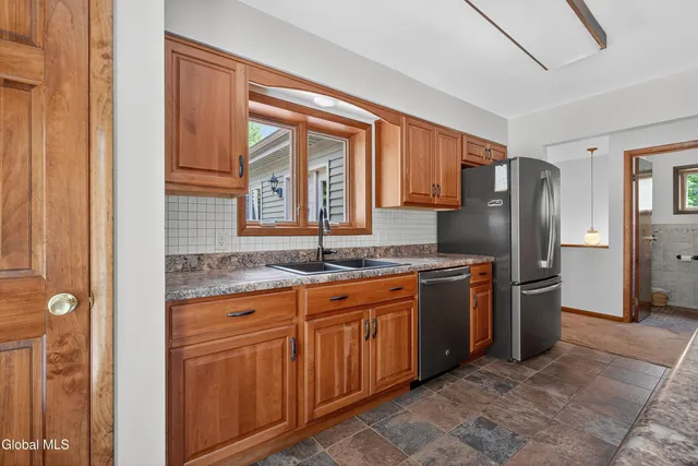 $315,000 | 96 Vosburgh Road, Poestenkill, NY 12018