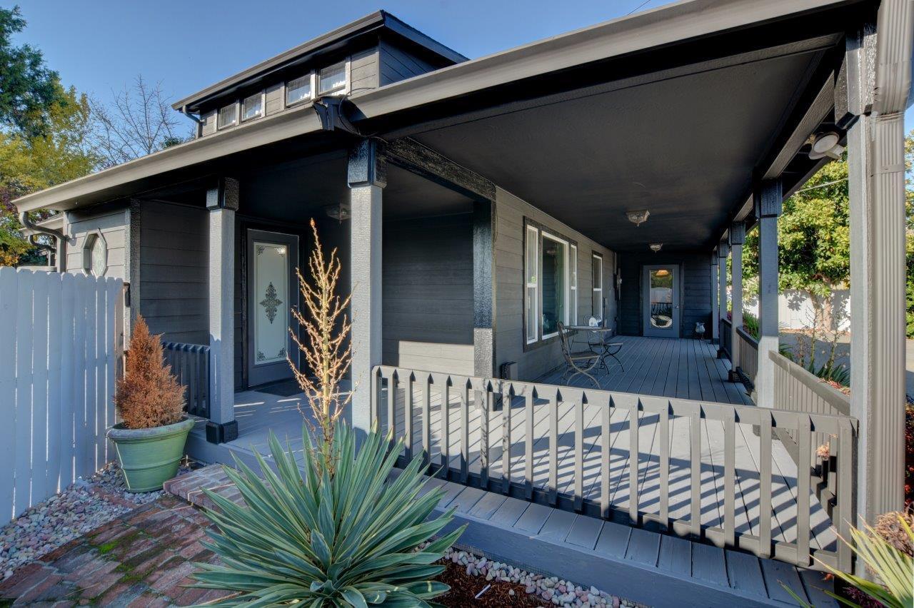 2194 Lower River Road Grants Pass, OR 97526 - Photo 7 of 56 Front porch