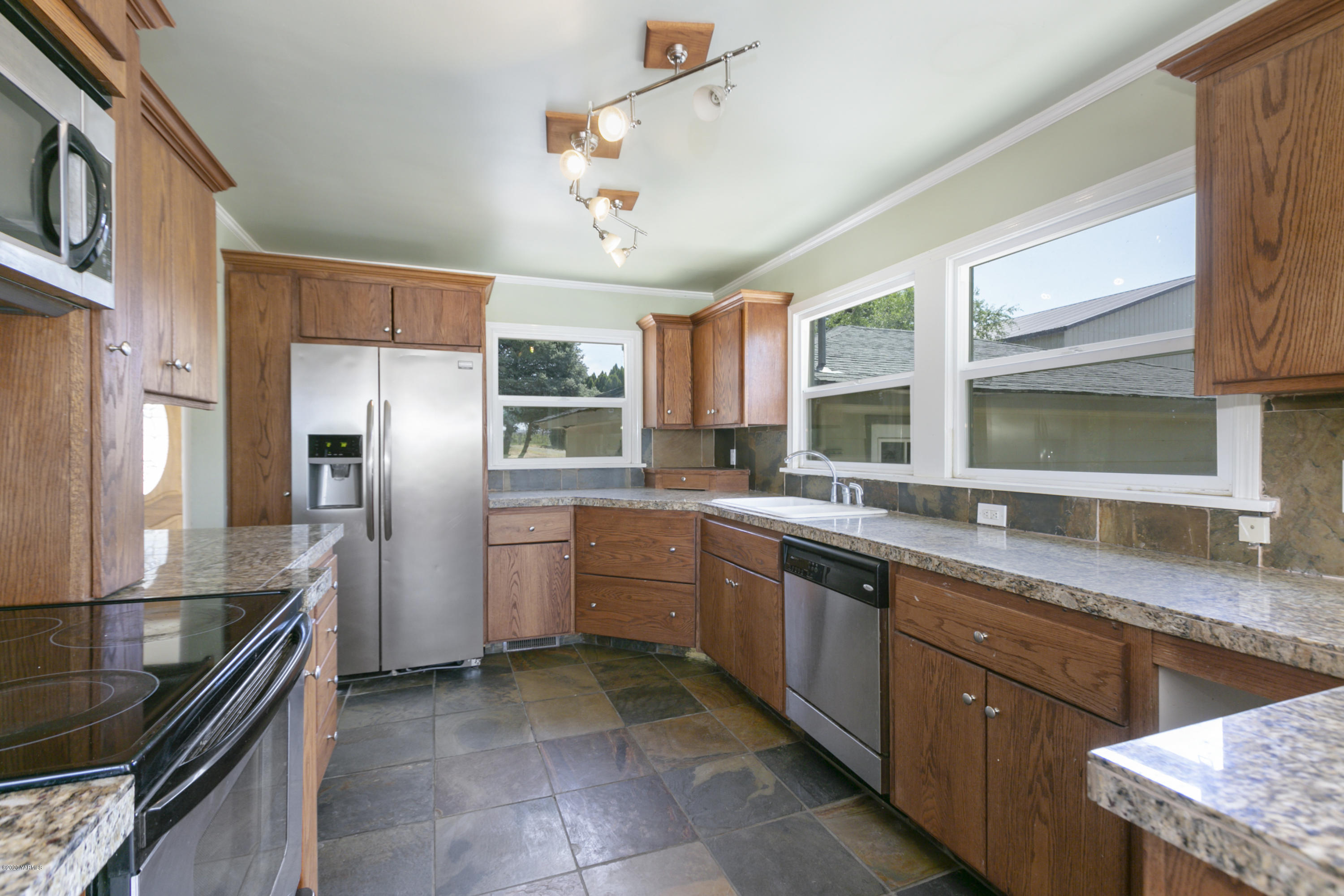 5220 Norman Road Yakima, WA 98901 - Photo 14 of 27 200702_Aleman_Norman Rd_TerraceHts_14