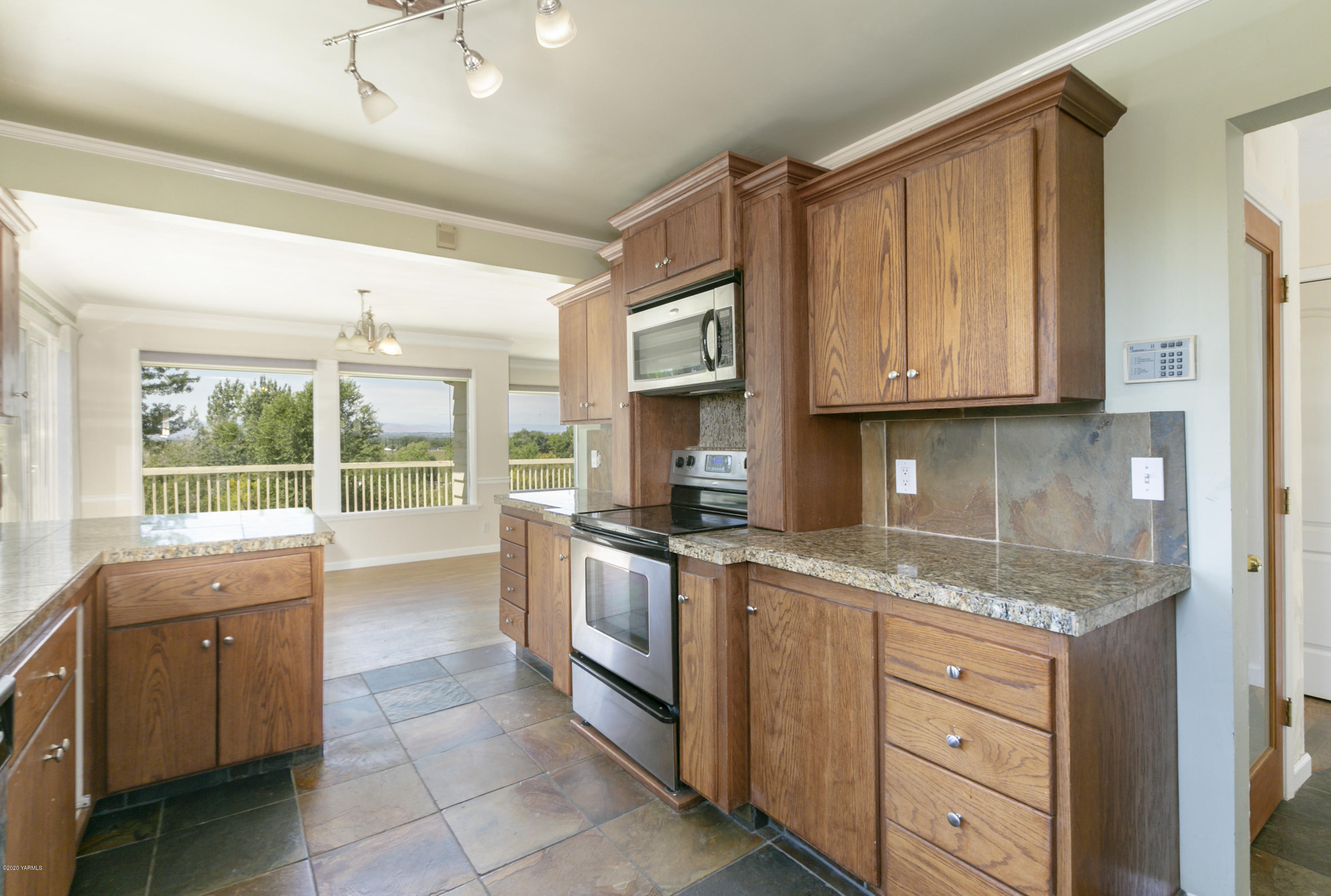 5220 Norman Road Yakima, WA 98901 - Photo 16 of 27 200702_Aleman_Norman Rd_TerraceHts_16