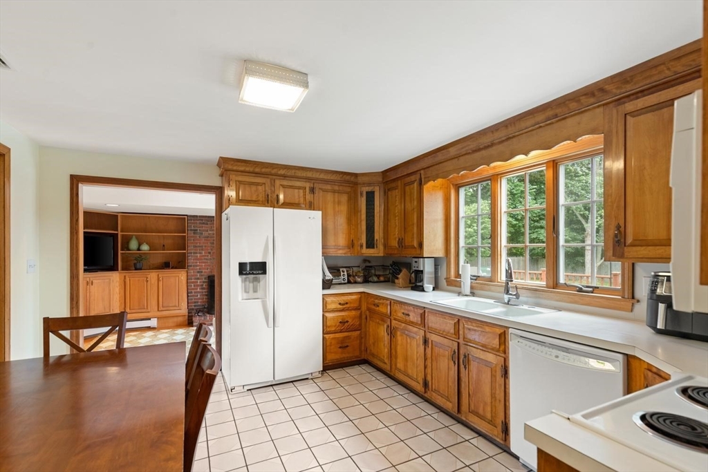 159 McKay Street Beverly, MA 01915 - Photo 4 of 33
