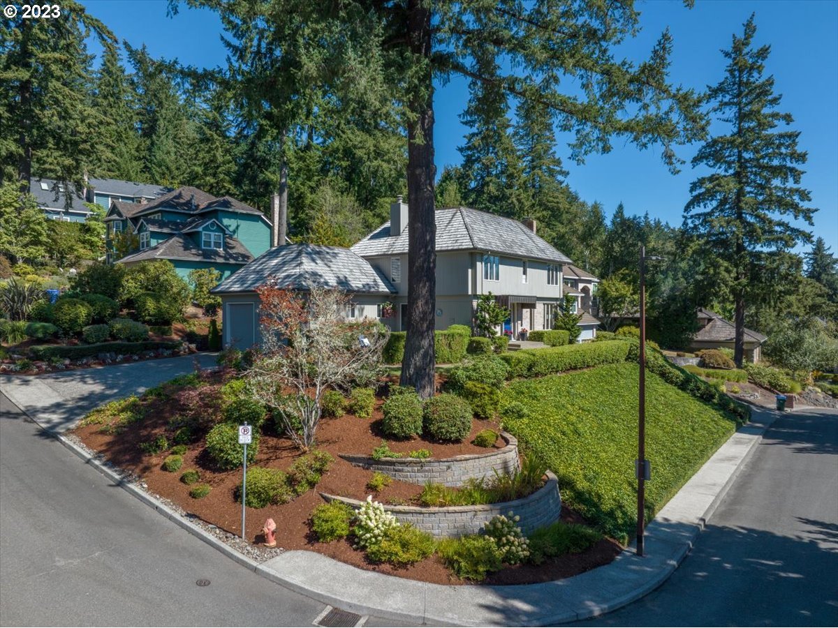 2905 Southwest Comus Street Portland, OR 97219 - Photo 3 of 38 Gallery Image 3