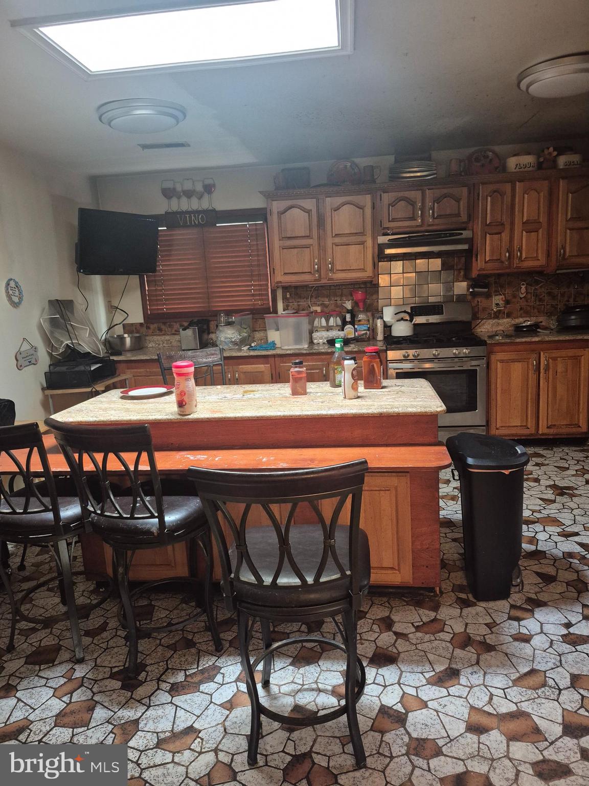7811 Heflin Drive Clinton, MD 20735 - Photo 7 of 16 a kitchen with a stove a sink and a refrigerator