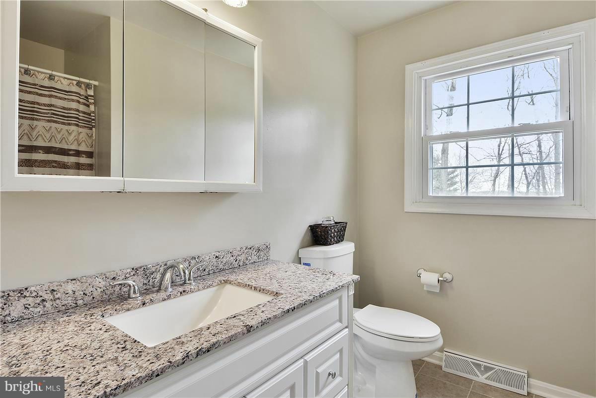 2406 Braddock Road Mount Airy, MD 21771 - Photo 21 of 28 Bath