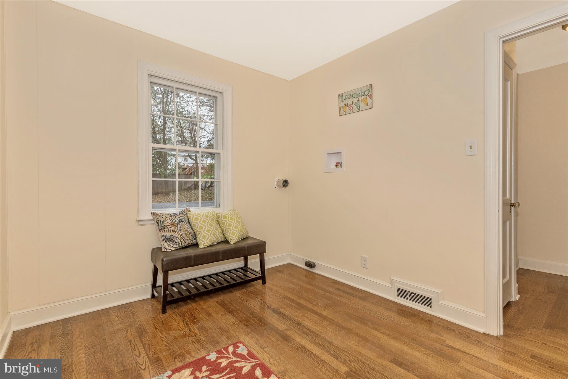 18805 Preston Road Hagerstown, MD 21742 - Photo 23 of 40 Main-level Laundry