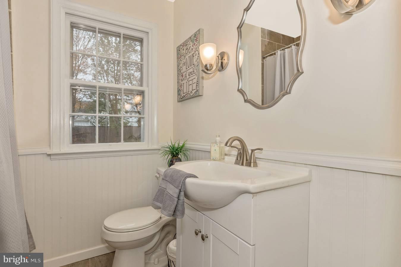 18805 Preston Road Hagerstown, MD 21742 - Photo 24 of 40 Main-level Full Bath
