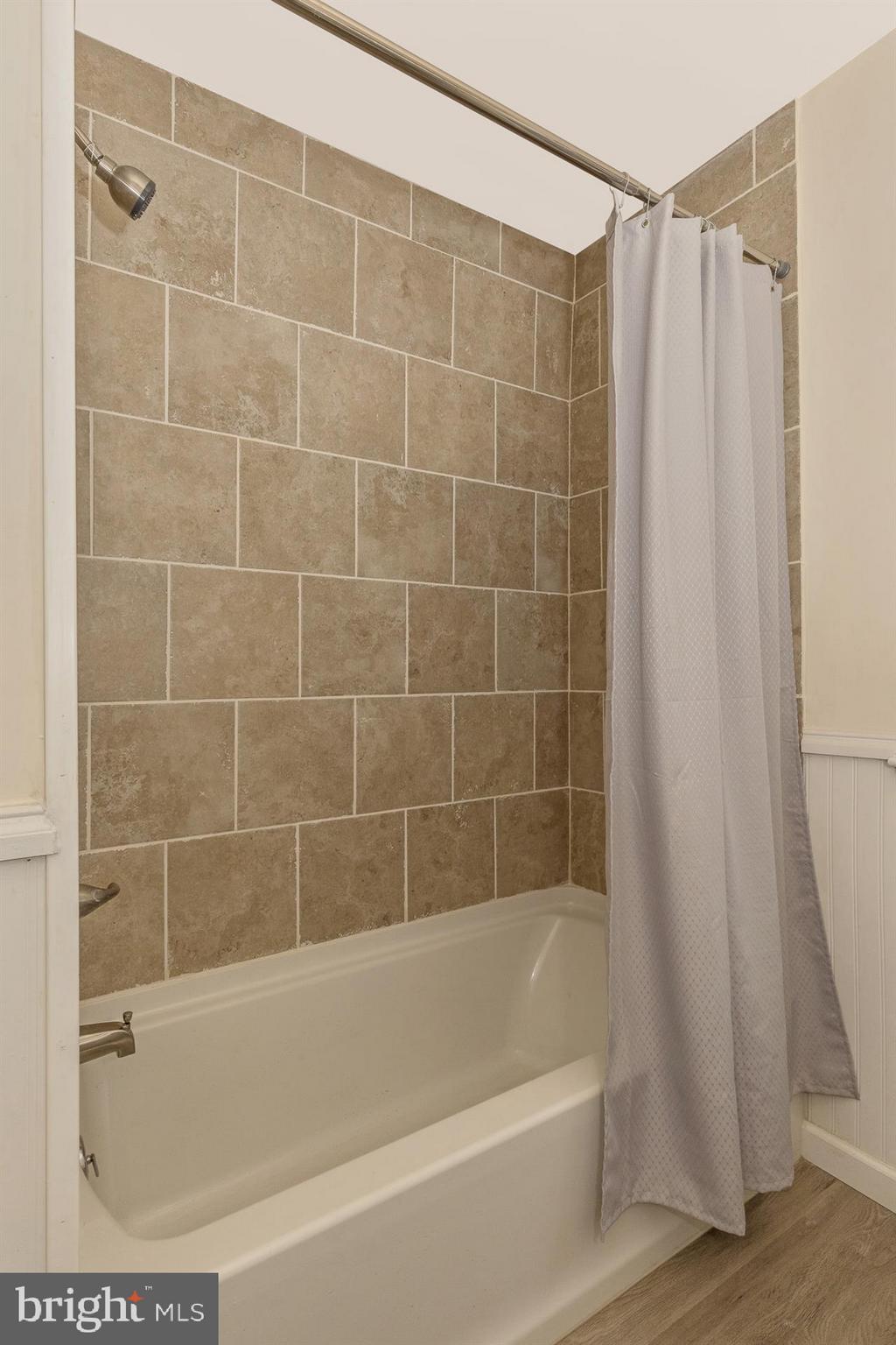 18805 Preston Road Hagerstown, MD 21742 - Photo 25 of 40 Main-level Full Bath