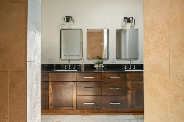 $1,050,000 | 2017 Kinney Avenue, Unit B, Austin, TX 78704