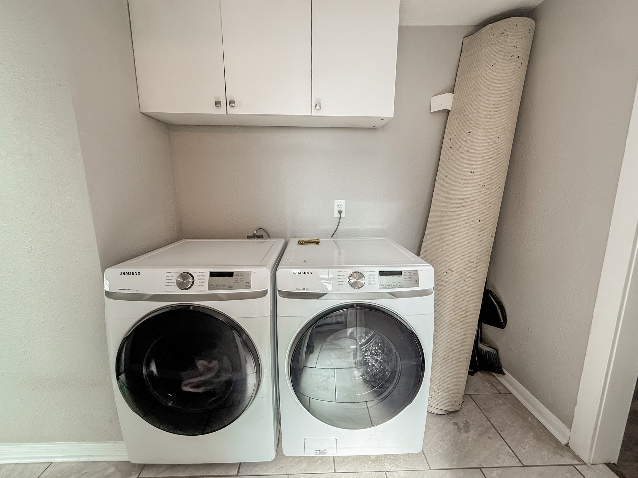 4901 Elm Street Seabrook, TX 77586 - Photo 20 of 32 a utility room with dryer and washer
