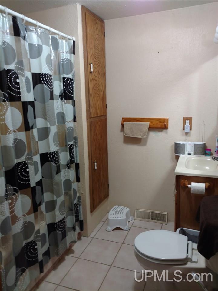 5704 G5 Road Escanaba, MI 49829 - Photo 4 of 10