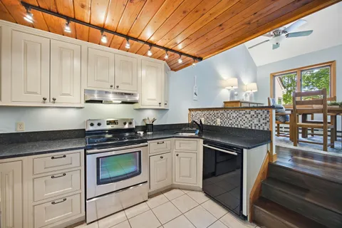 $750,000 | 2696 Lake Shore Road, Unit 91, Gilford, NH 03249