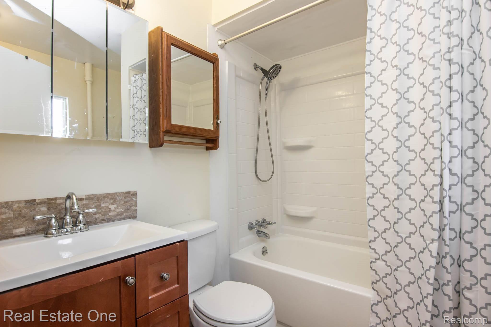3972 Oak Knoll Road Waterford, MI 48328 - Photo 14 of 26 IMG_0902.jpg