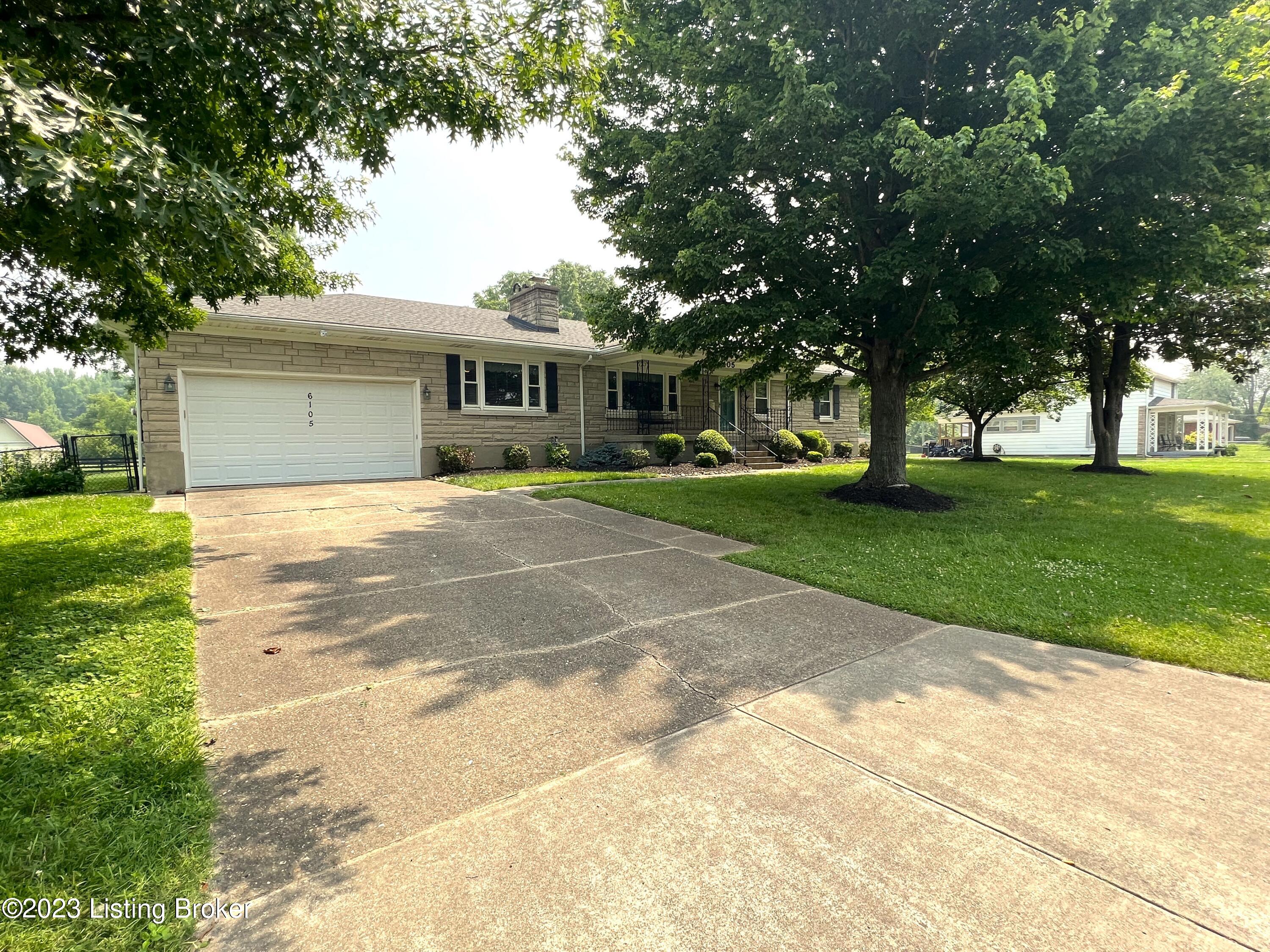 6105 Pendleton Road Louisville, KY 40272 - Photo 3 of 56 Double drive