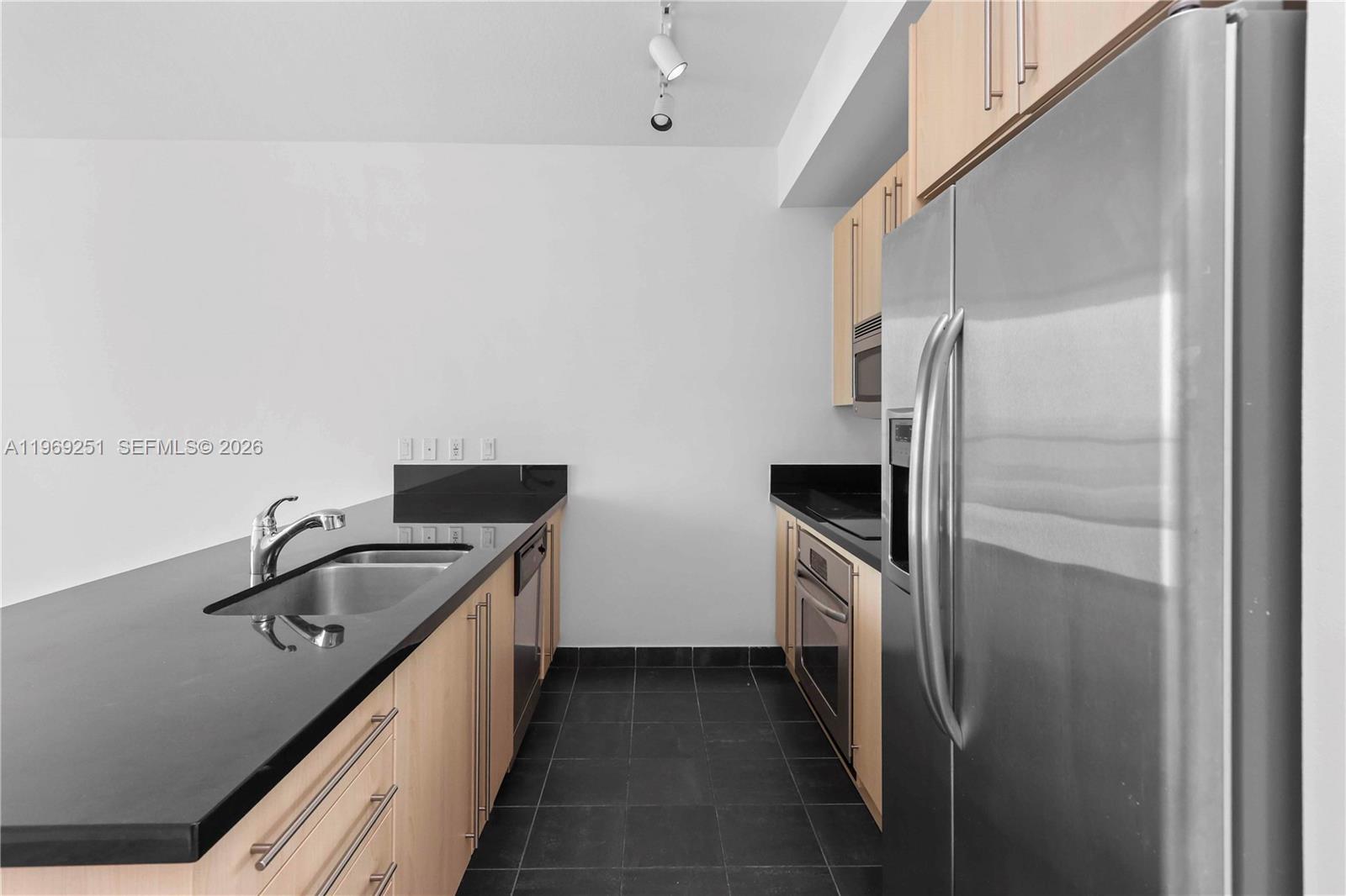 79 Southwest 12th Street, Unit 3002S Miami, FL 33130 - Photo 16 of 22