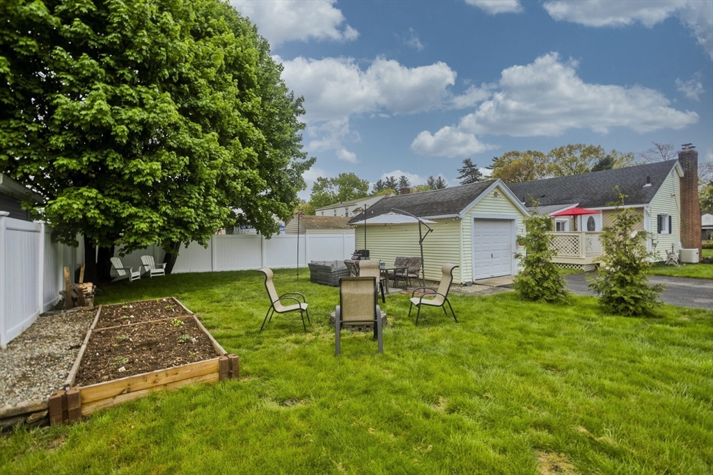 4 Jean Drive Springfield, MA 01104 - Photo 8 of 33