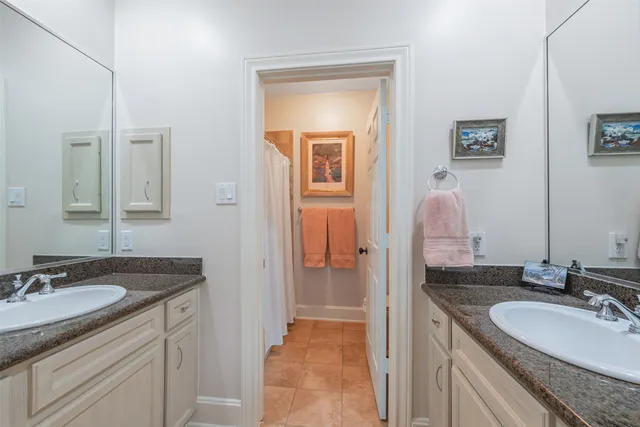 $875,000 | 2026 Elmen Street, Houston, TX 77019