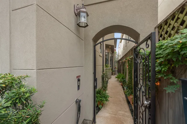 $875,000 | 2026 Elmen Street, Houston, TX 77019