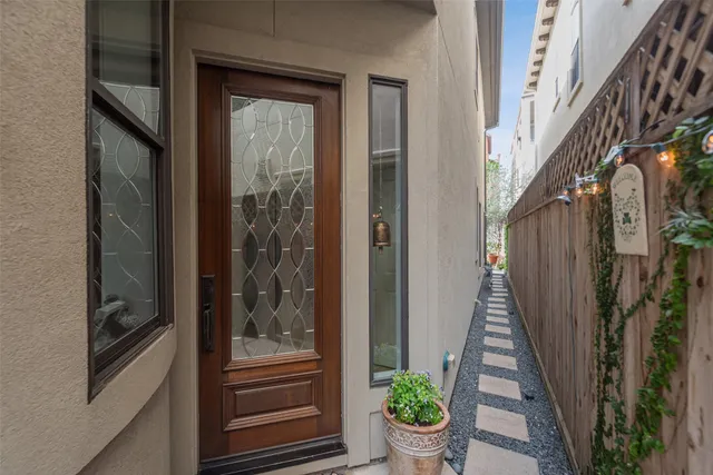 $875,000 | 2026 Elmen Street, Houston, TX 77019