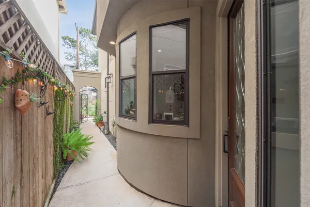 $875,000 | 2026 Elmen Street, Houston, TX 77019