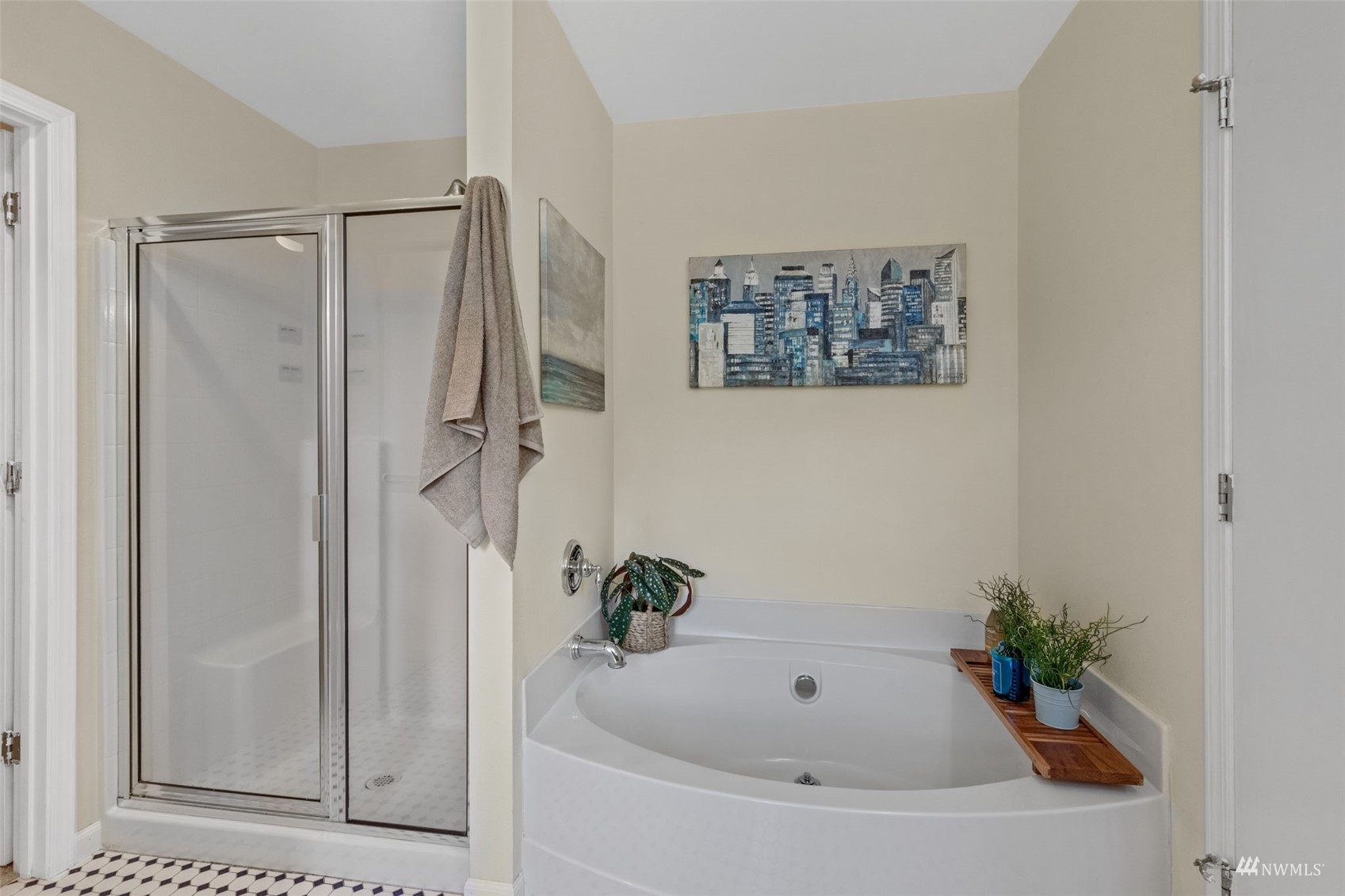 2321 Stafford Way Bothell, WA 98012 - Photo 21 of 38 a bathroom with a bathtub and shower