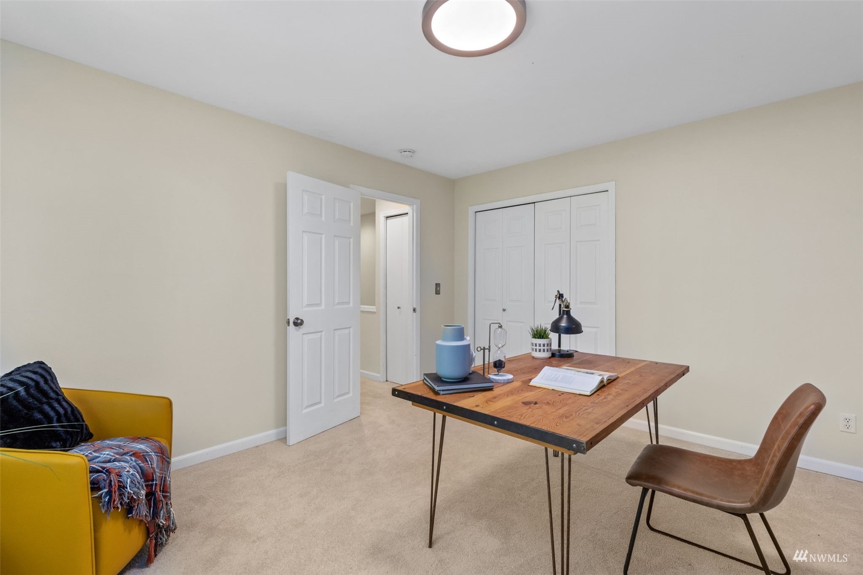 2321 Stafford Way Bothell, WA 98012 - Photo 28 of 38 a view of a workspace with furniture