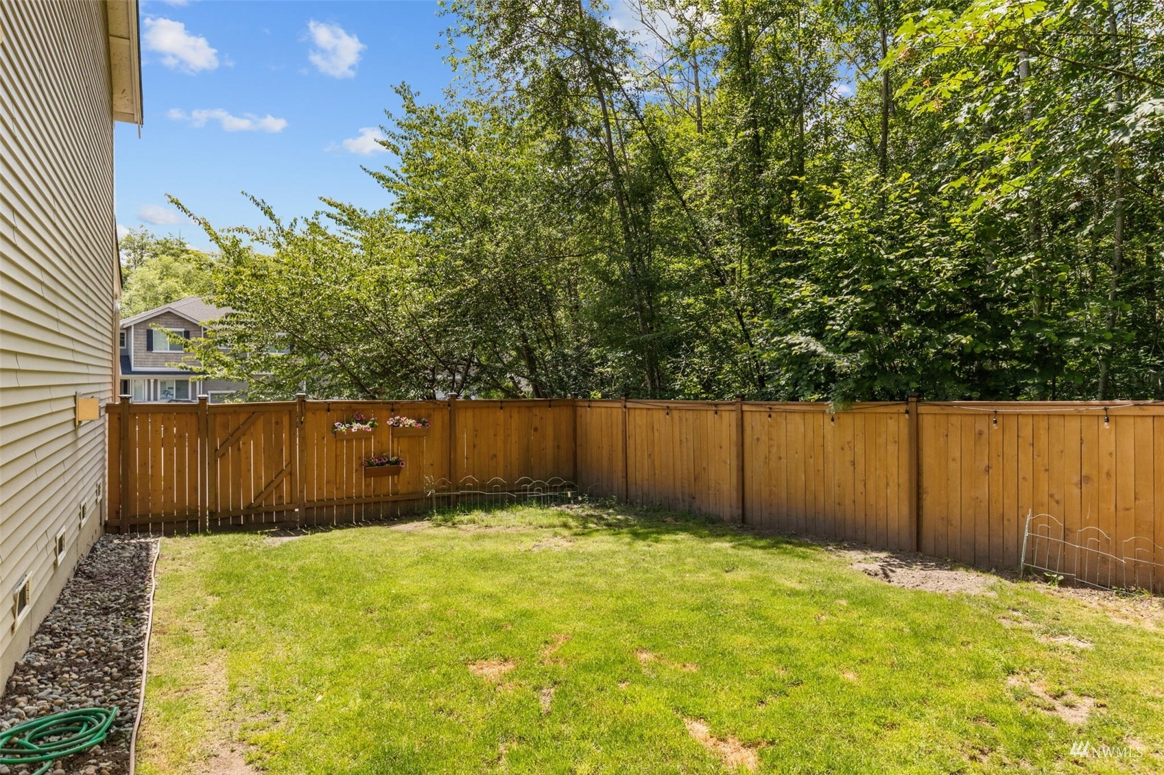 2321 Stafford Way Bothell, WA 98012 - Photo 34 of 38 a view of small yard with wooden fence
