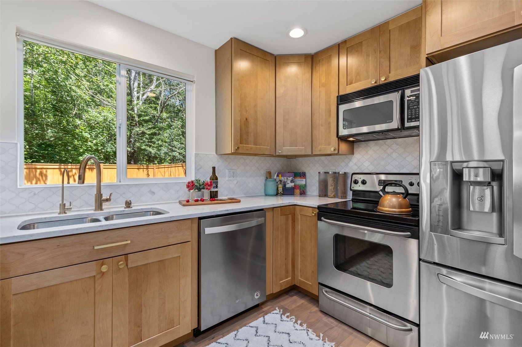 2321 Stafford Way Bothell, WA 98012 - Photo 9 of 38 a kitchen with a sink stove and microwave