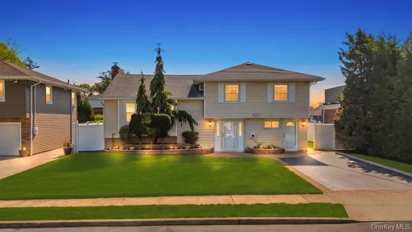 $898,888 | 2297 Arby Court, Wantagh, NY 11793