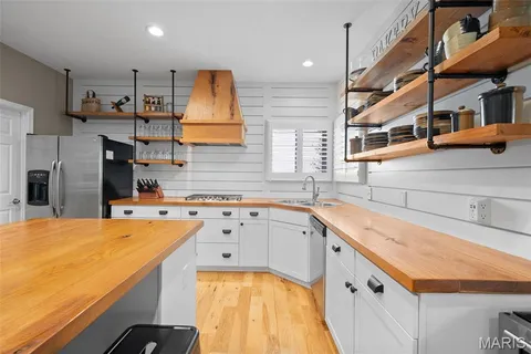 $525,000 | 819 Honeywood Drive, Lake St. Louis, MO 63367