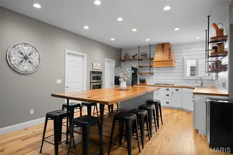 $525,000 | 819 Honeywood Drive, Lake St. Louis, MO 63367