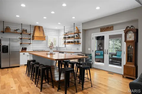 $525,000 | 819 Honeywood Drive, Lake St. Louis, MO 63367